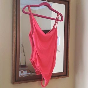 URBAN OUTFITTERS  top size M  beautiful colour CORAL/CORA